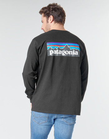 vaatteet Miehet T-paidat pitkillä hihoilla Patagonia M's L/S P-6 Logo Responsibili-Tee Musta