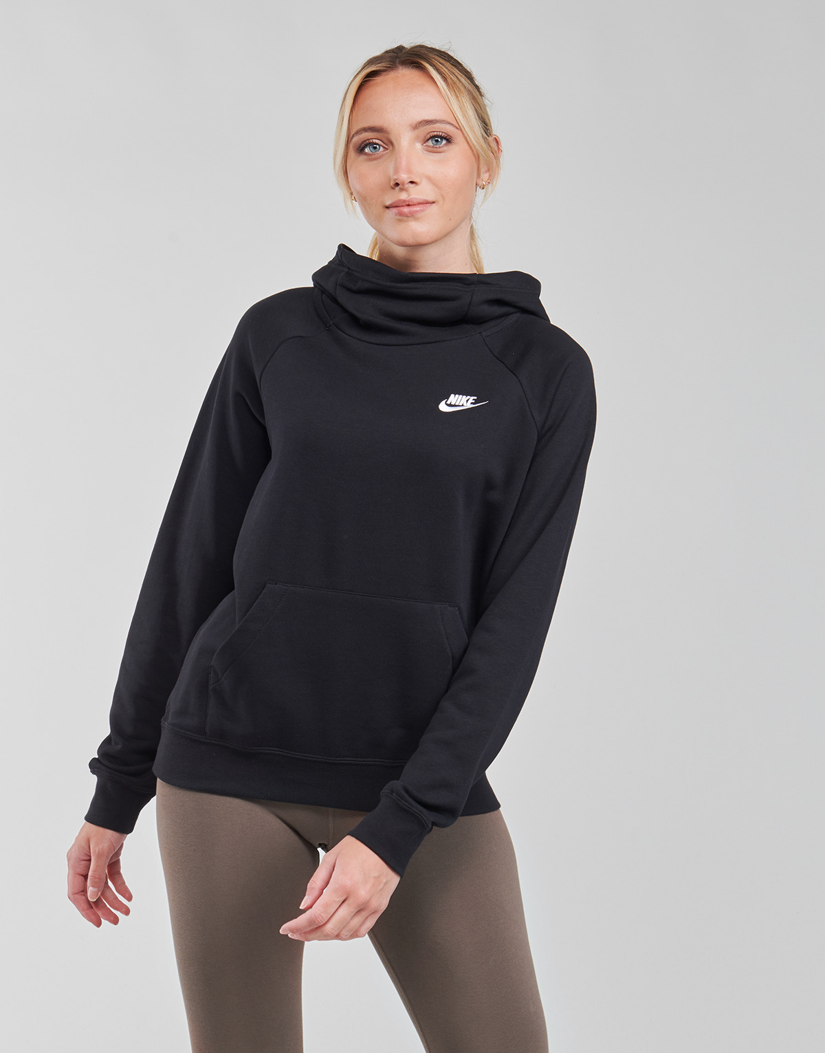 vaatteet Naiset Svetari Nike NIKE SPORTSWEAR ESSENTIAL Musta / Valkoinen