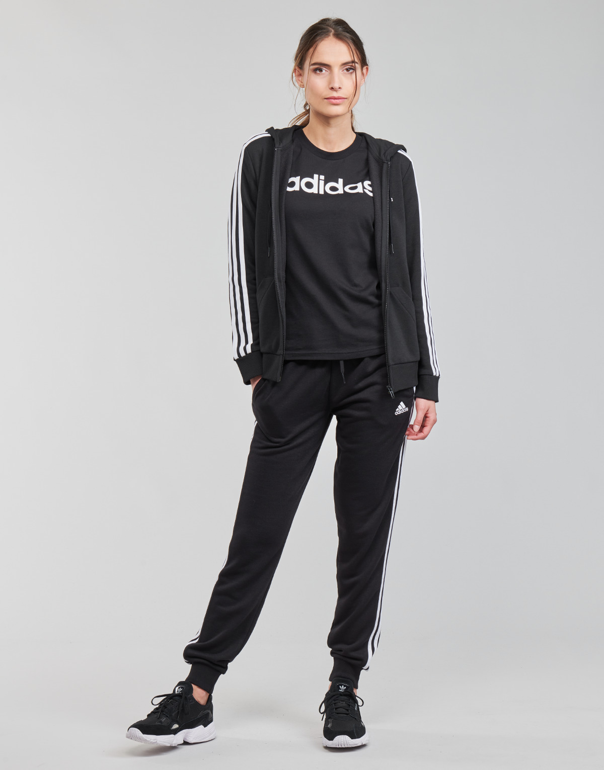 vaatteet Naiset Verryttelyhousut Adidas Sportswear WESFTEC Musta