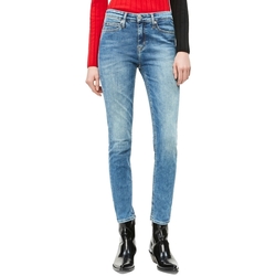 vaatteet Naiset Farkut Calvin Klein Jeans J20J210857 