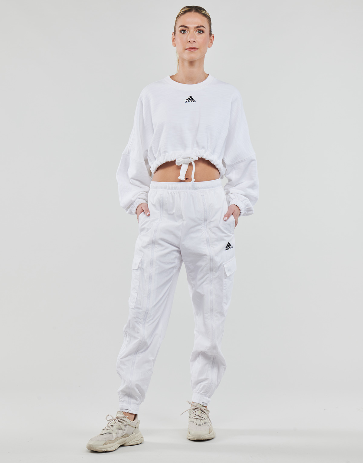 vaatteet Naiset Verryttelyhousut Adidas Sportswear DANCE CARGO Valkoinen