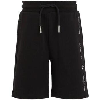 vaatteet Pojat Shortsit / Bermuda-shortsit Calvin Klein Jeans  Musta