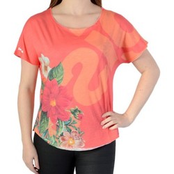 vaatteet Naiset Lyhythihainen t-paita Desigual 76550 Vaaleanpunainen